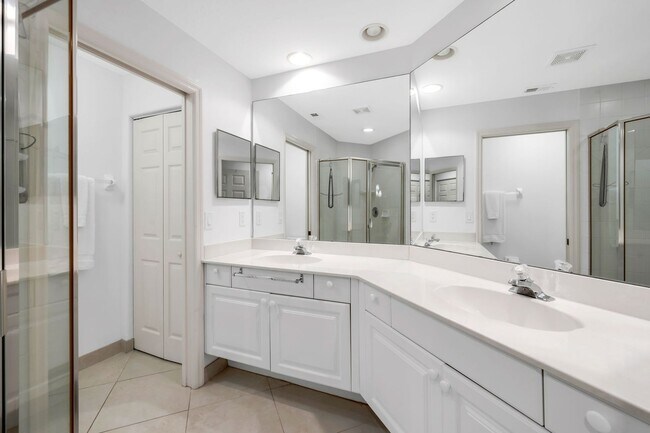 Building Photo - Great Condo in Desirable Westgate at Imper...