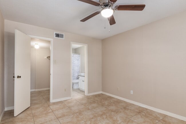 Building Photo - 10835 Braes Bend Dr