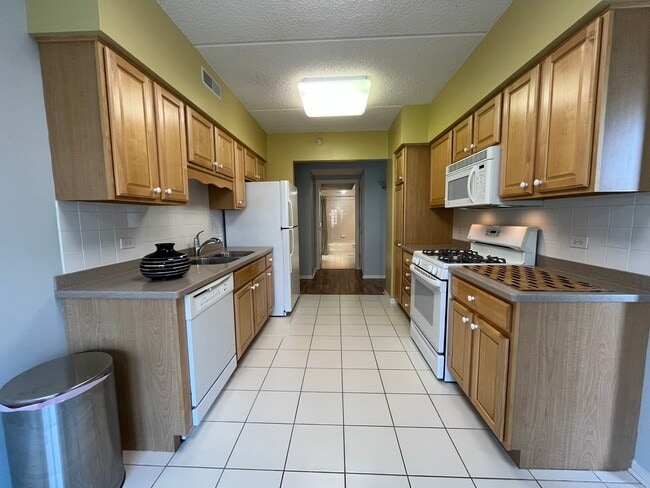 Building Photo - 11 S Wille St