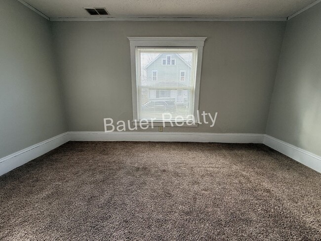 Building Photo - 3 Bedroom single family home