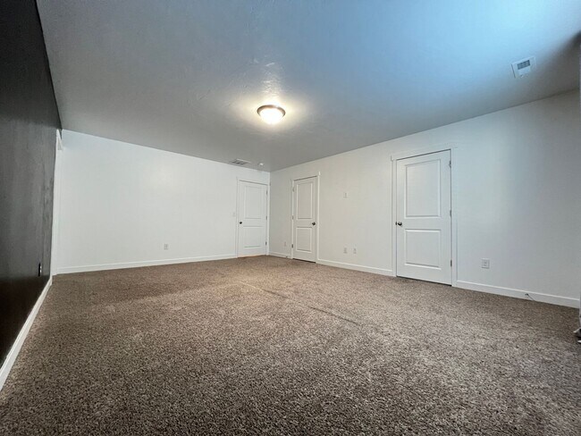 Building Photo - 3 Bd/2 Ba Townhouse in Herriman