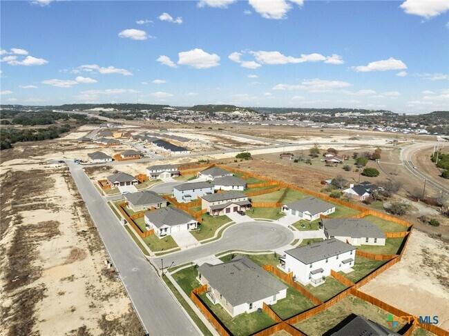 Building Photo - 106 Logan Ct