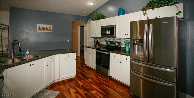 Building Photo - 723 NW 38th Pl