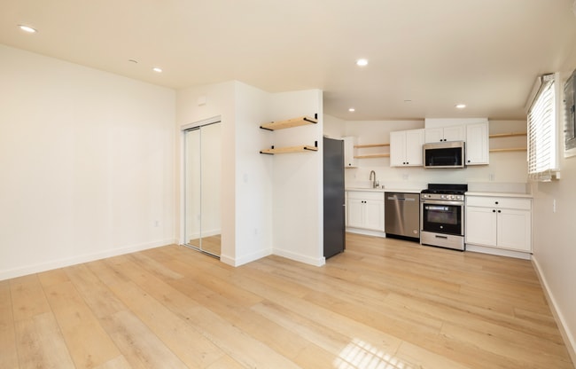 Building Photo - Studio - Downtown Santa Barbara