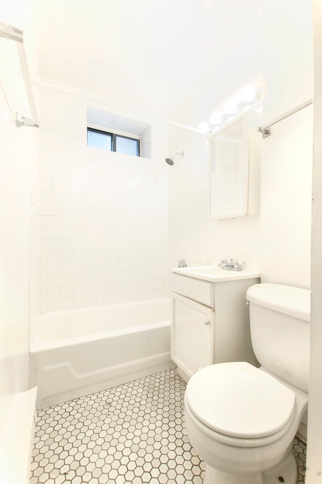 Building Photo - 1430 N Dearborn Pkwy