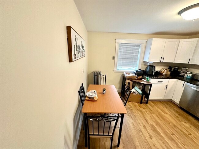 Building Photo - 156 Main St