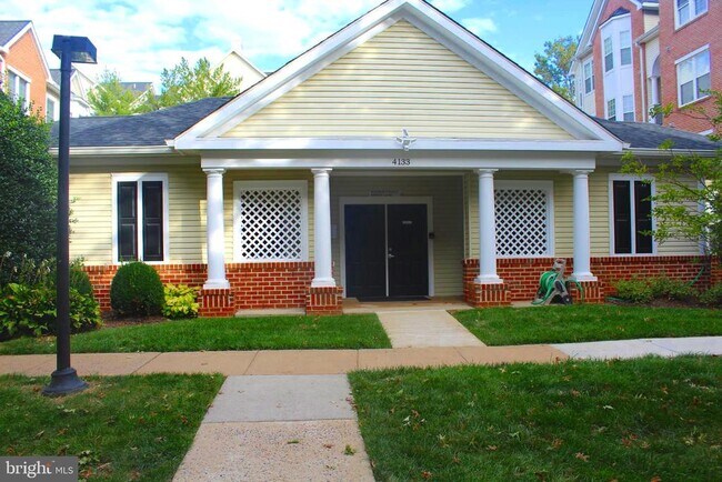 Building Photo - 4142 Fountainside Ln