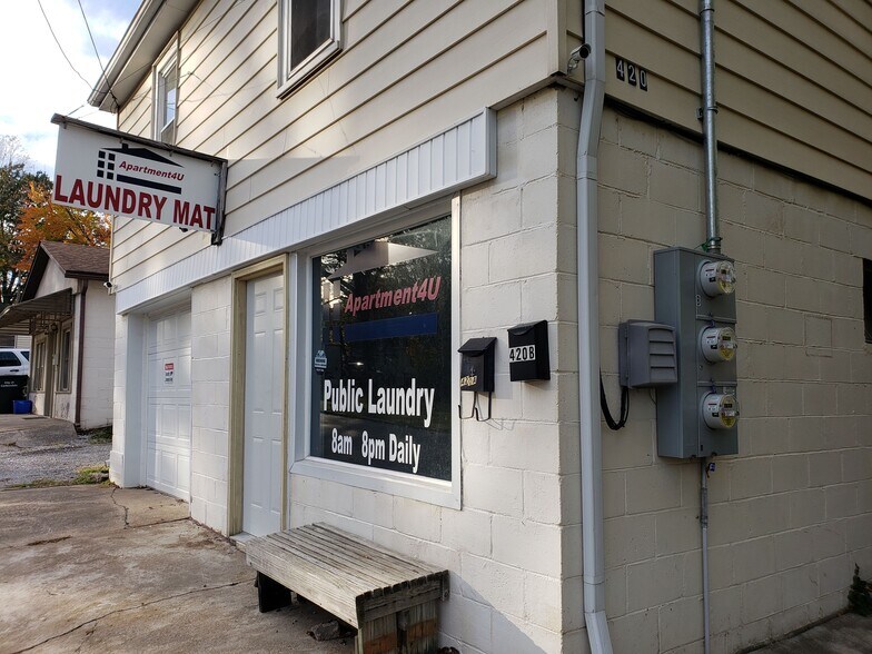 Building Photo - 420 W Hickory St