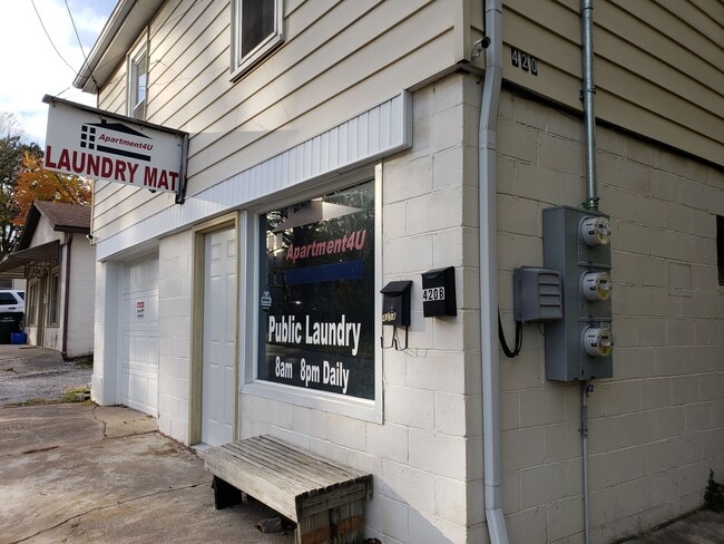 Building Photo - 420 W Hickory St