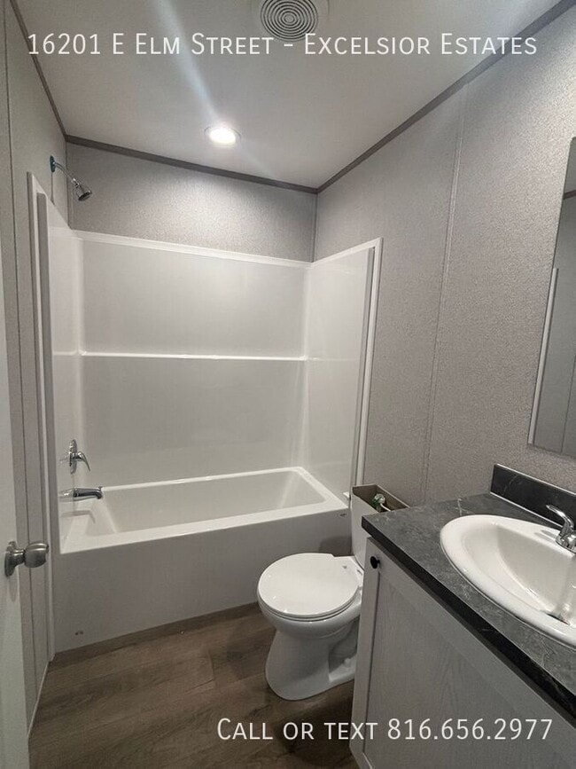 Building Photo - 16201 Elm St