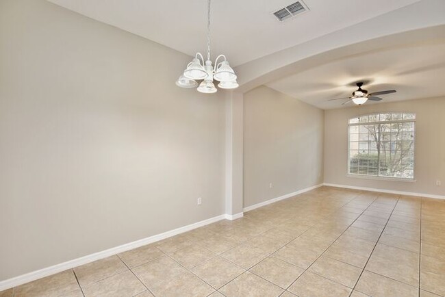 Building Photo - Charming 3/2.5 Spacious Townhome with a 2 ...