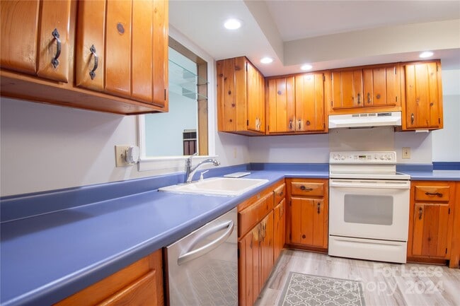 Building Photo - 111 Clement Dr