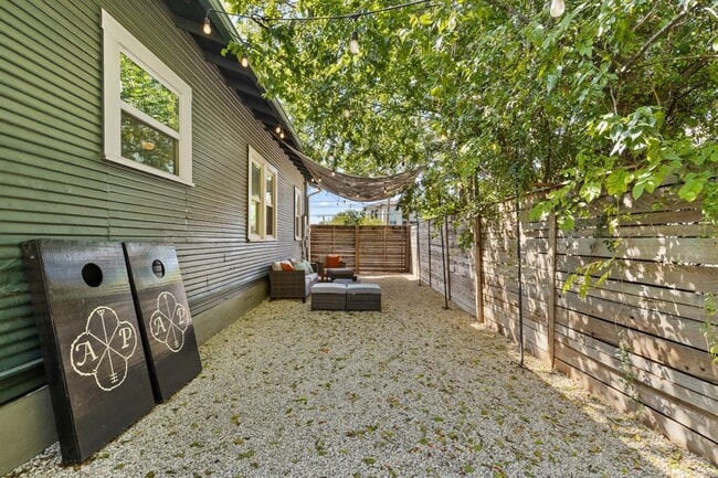 Building Photo - 519 E Ashby Pl