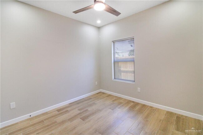 Building Photo - 810 Athol St
