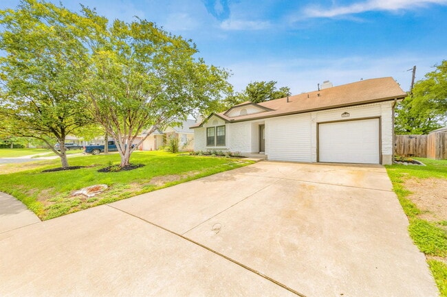 Building Photo - 2014 Balsam Way