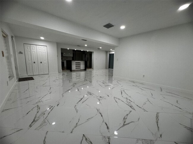 Building Photo - 4250 NW 9th Ct