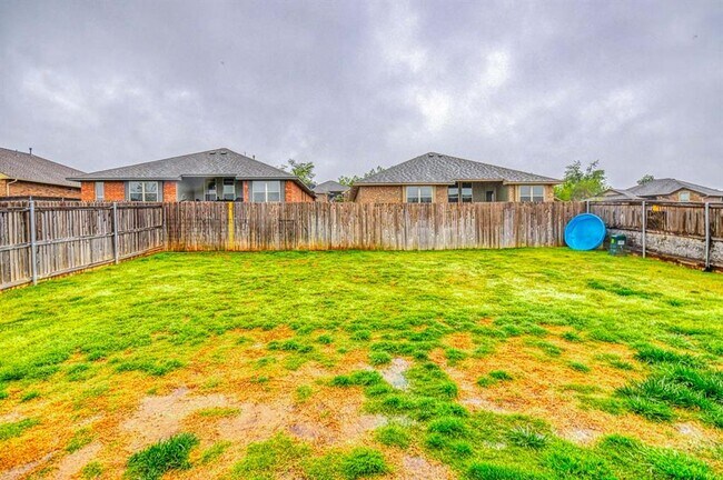 Building Photo - 2204 Alameda Park Dr