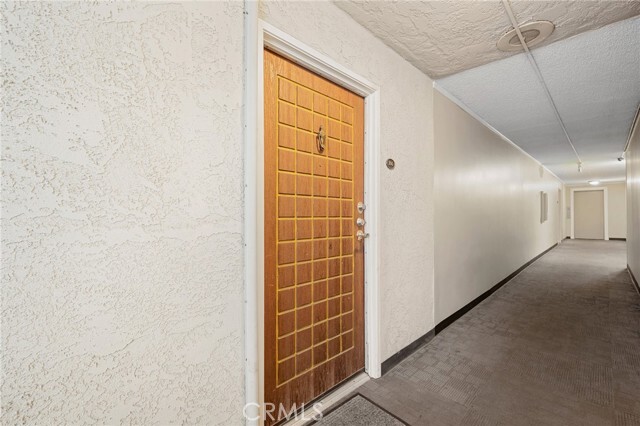 Building Photo - 570 W Stocker St