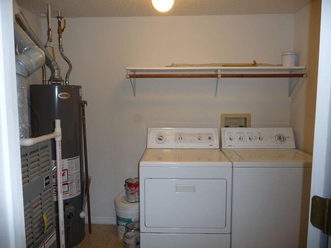 Building Photo - 2104 Maricopa Dr