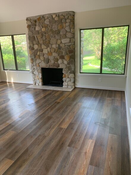 Building Photo - 152 Wintergreen Way