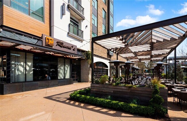 Building Photo - 12857 Waterside Dr