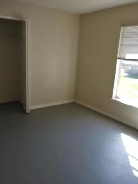 Building Photo - 14169 Spring Hill Dr