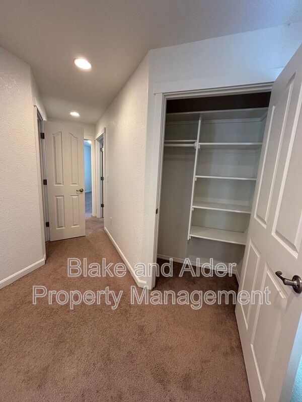 Building Photo - 347 Norway St NE