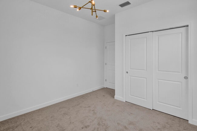 Building Photo - 14075 SW Thorens Dr