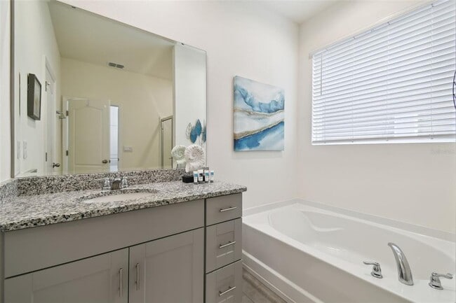 Building Photo - 7704 Oakmoss Loop
