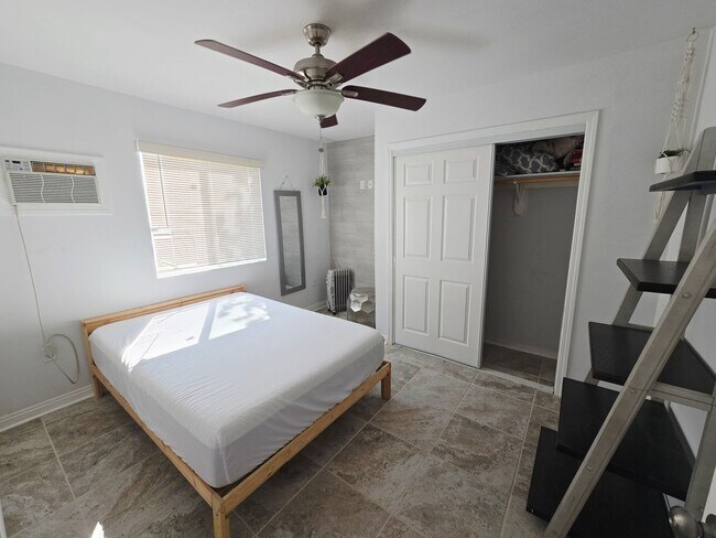 Building Photo - Fully Furnished, Secluded & Private