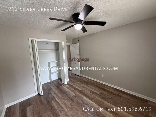 Building Photo - 1212 Silver Creek Dr