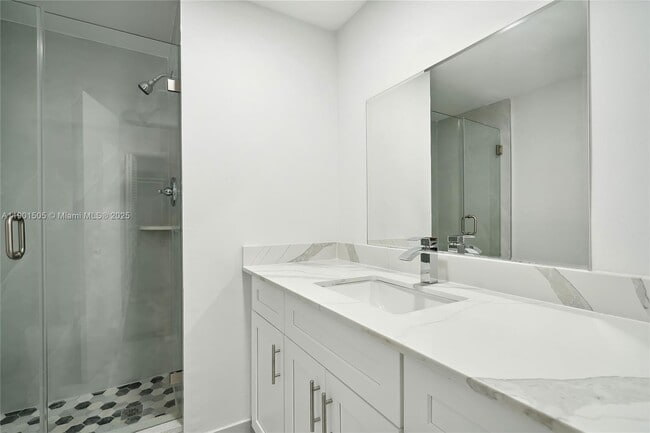 Building Photo - 606 NW 13th St