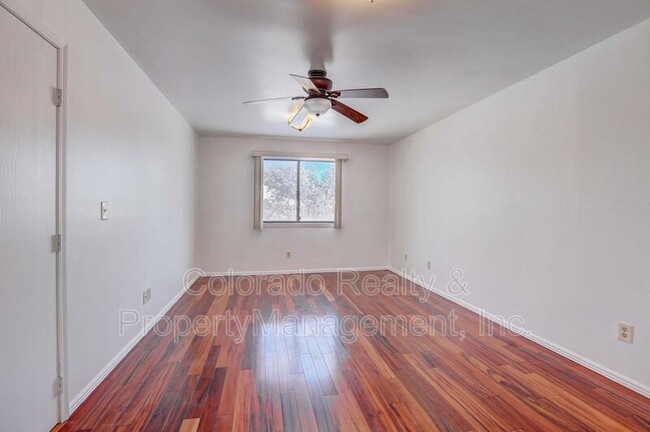 Building Photo - 8225 Fairmount Dr