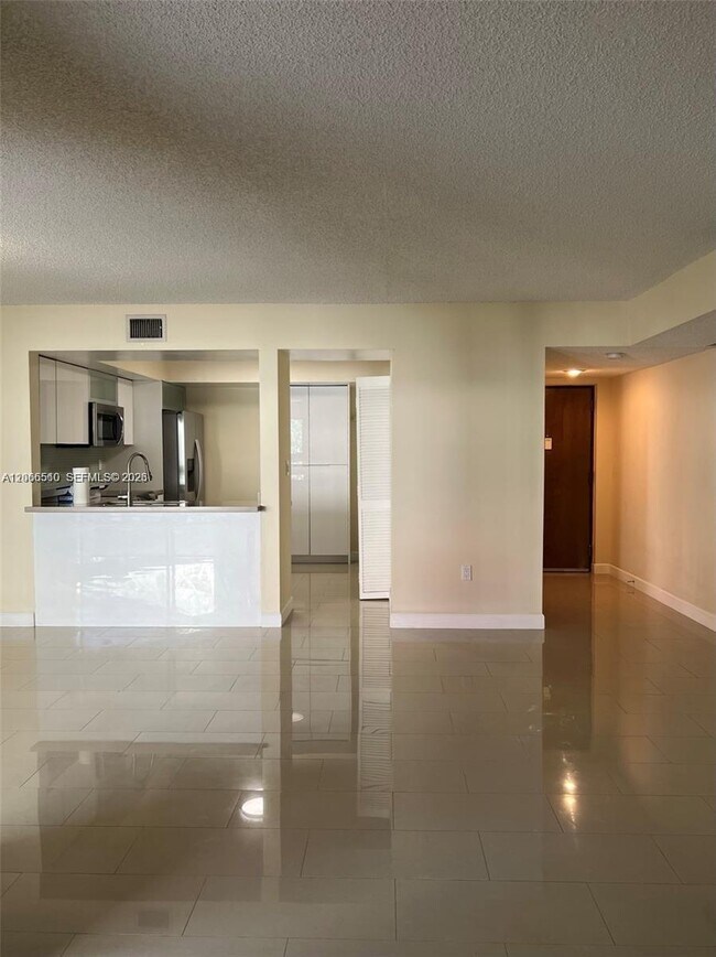 Building Photo - 8830 SW 123rd Ct