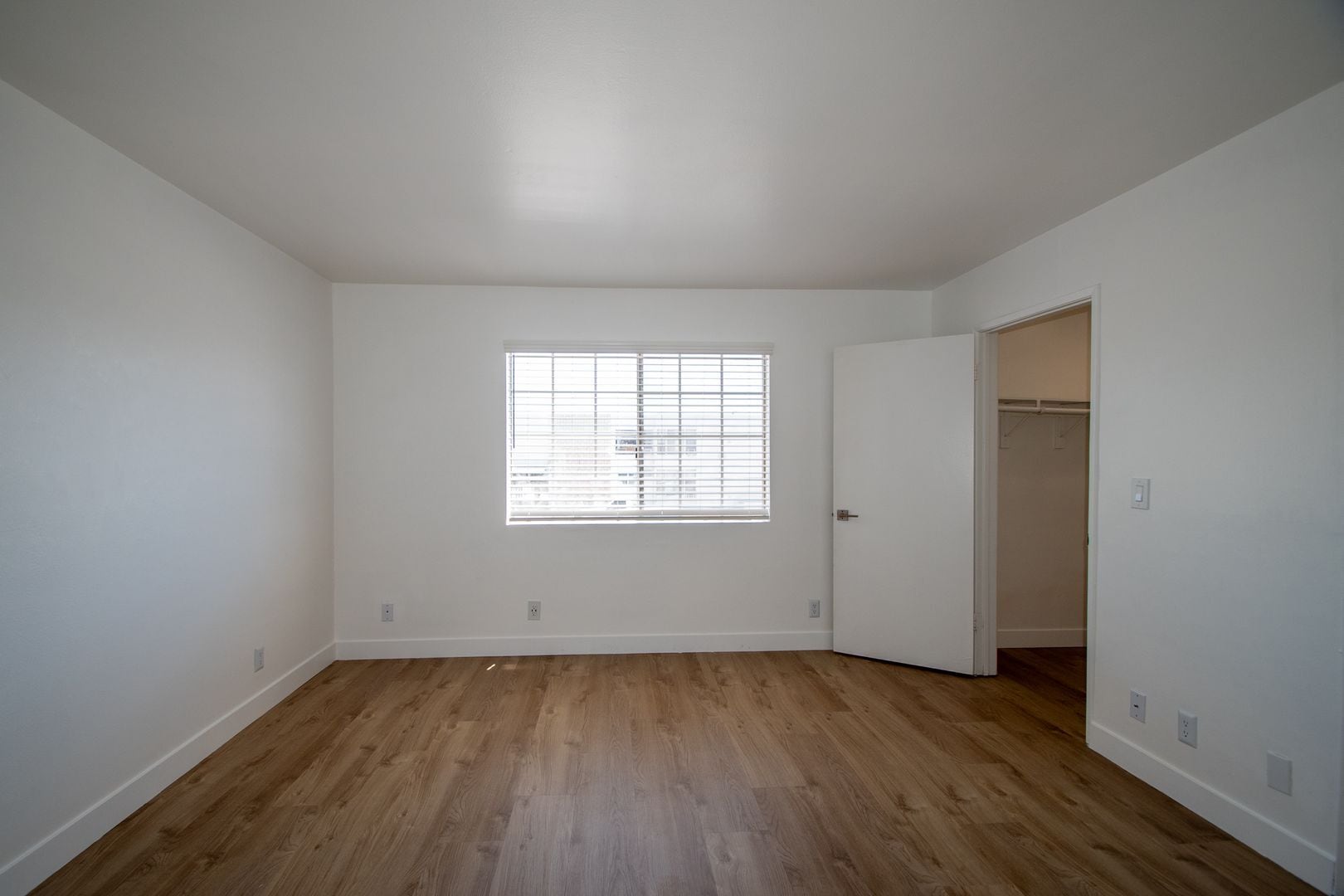 Building Photo - 6401 Riverton Ave