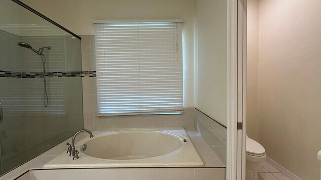 Building Photo - 1653 Cherry Ridge Dr