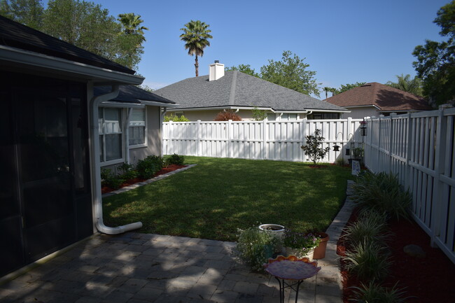 Building Photo - 1013 Buttercup Dr