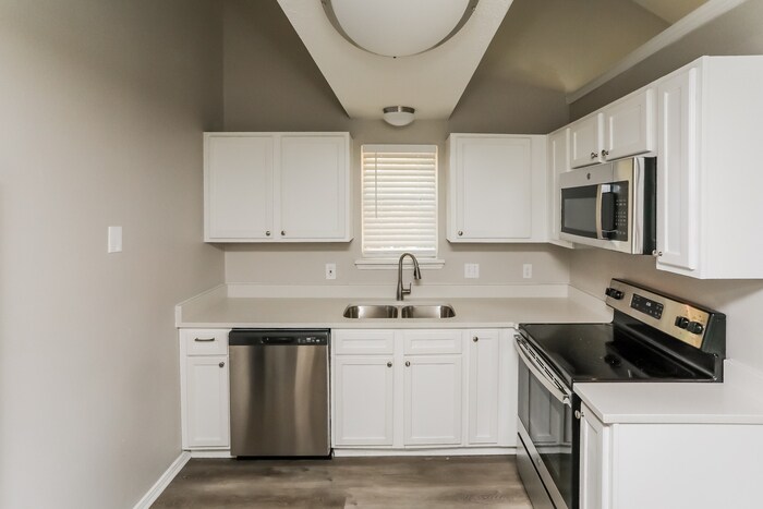 Building Photo - 6504 Pilgrim Ln