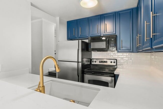 Building Photo - Remodeled One bedroom Woodstock Unit