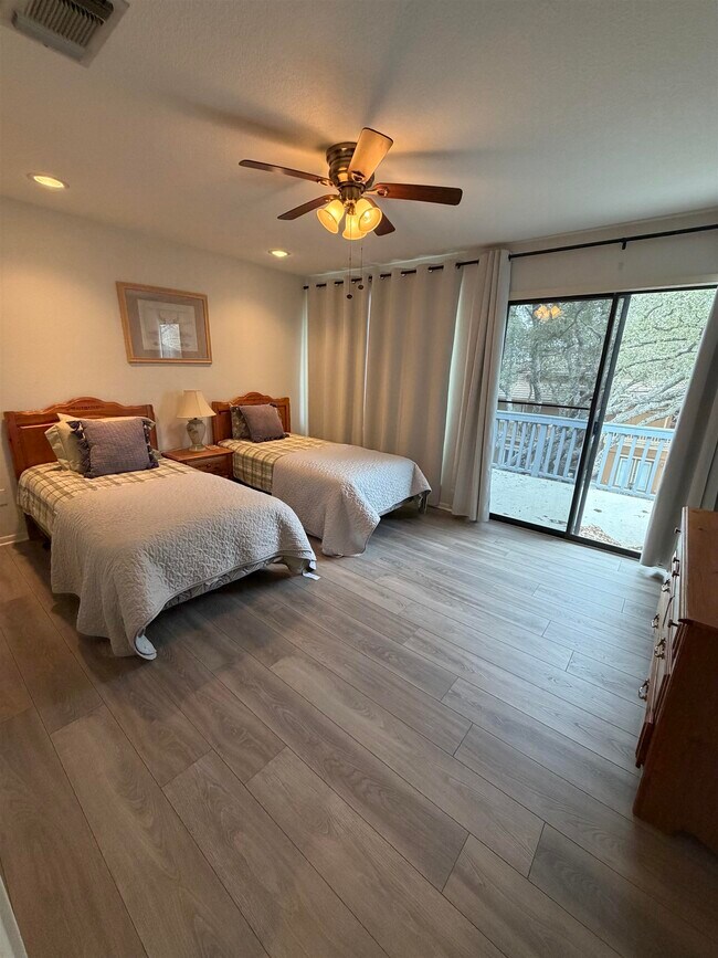 Building Photo - 307 Crestview