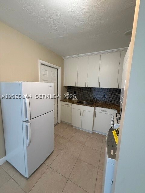 Building Photo - 4500 SW 67th Ave