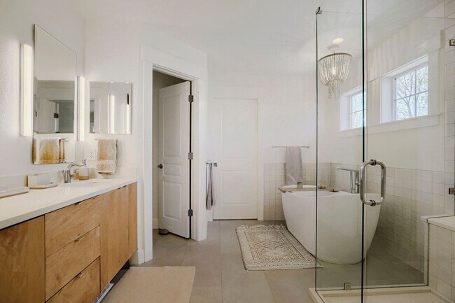 Building Photo - Gorgeous 4 Bedroom Home in NW Indian Peaks Neighborhood. Hardwood floors, Wine Closet and More
