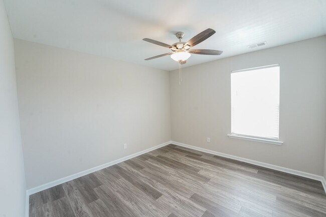 Building Photo - Coming Available!