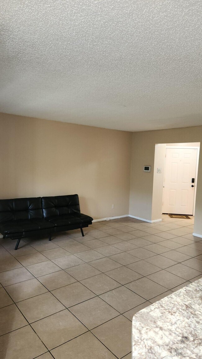 Building Photo - 8636 Mallard Reserve Dr
