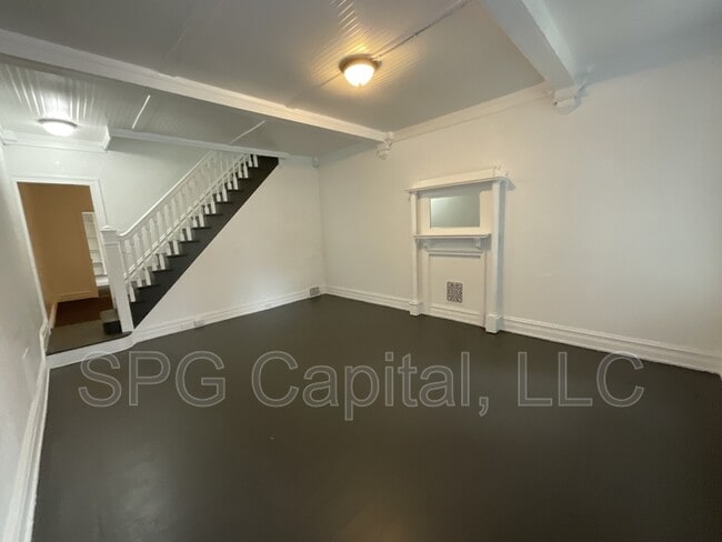 Building Photo - 219 E Cottage Pl