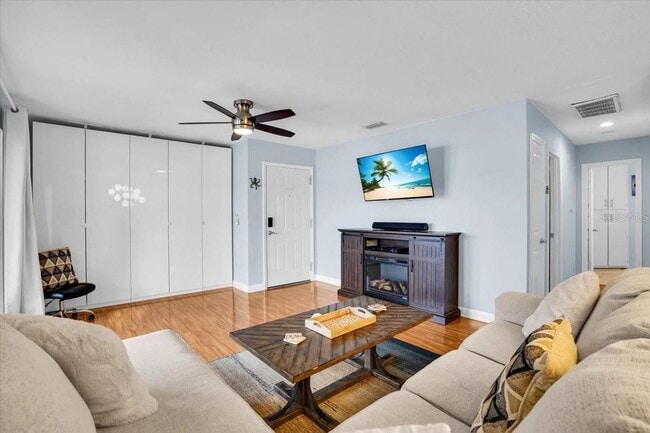 Building Photo - 101 Pompano Dr SE