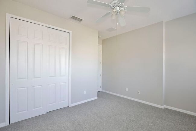 Building Photo - Spacious 4/2.5 Townhome in Gated Community in Avalon Park - Orlando