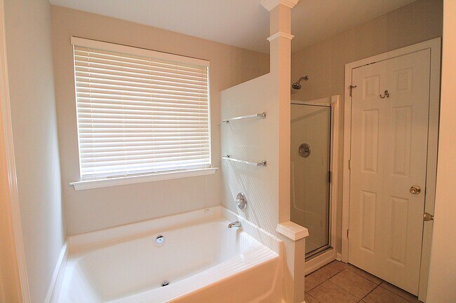 Building Photo - Updated 3-Bedroom Home in Silverstone Neighborhood – Move-In Ready!