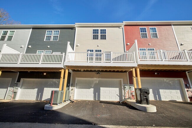 Building Photo - 13868 Randolph Pond Ln