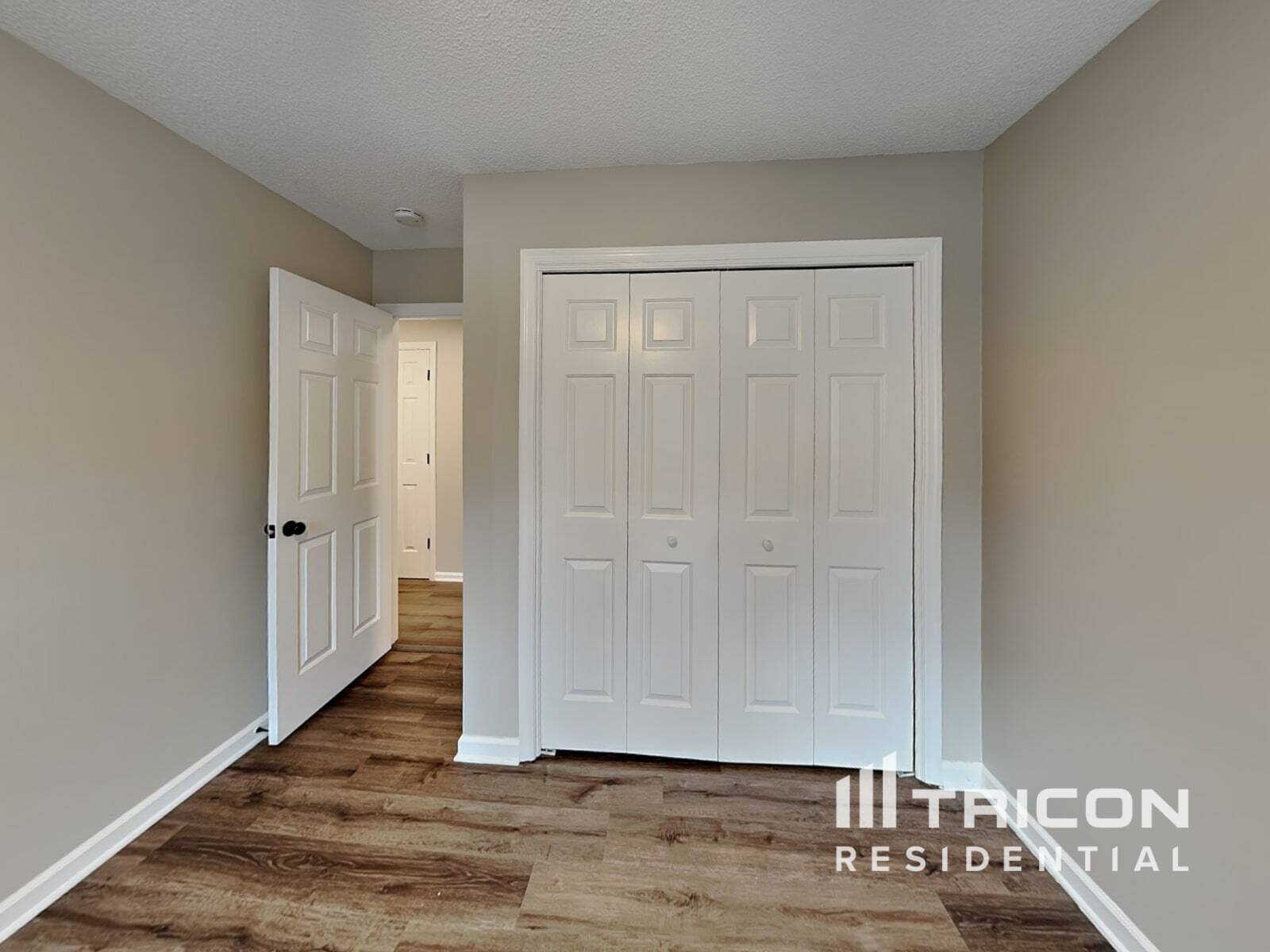 Building Photo - 703 Players Ct